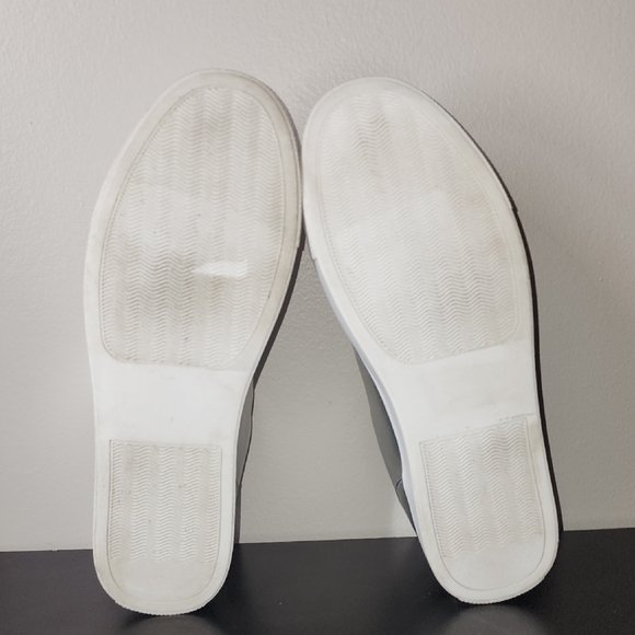 Kenneth Cole Reaction Silver White Sneakers Modern Style - Picture 10 of 10